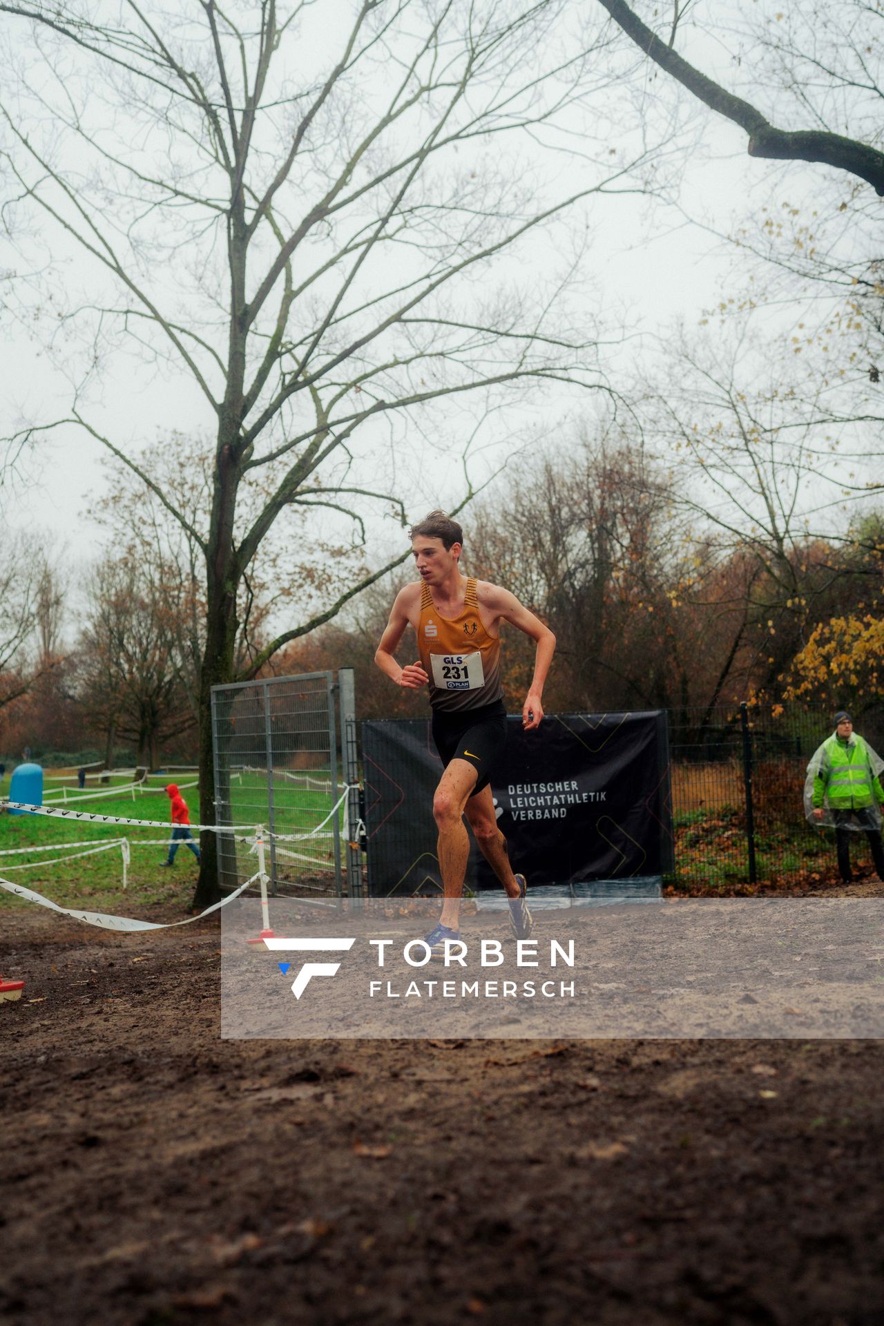 Nick Jäger (LSC Höchstadt/Aisch) im Lauf L10 - Männer, U23 Langstrecke bei den Deutschen Meisterschaften im Crosslauf auf dem Sportgelände Bürgerpark Nord am 30.11.2025 in Darmstadt