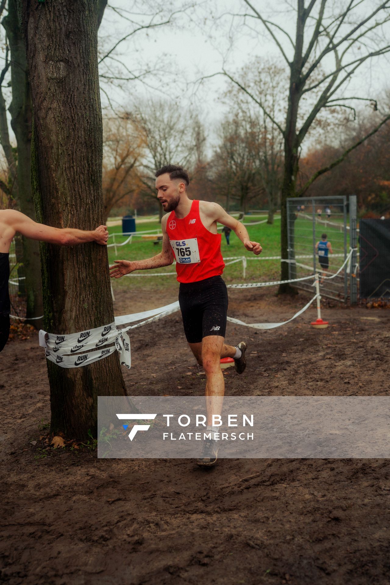 Max Nores (TSV Bayer 04 Leverkusen) im Lauf L10 - Männer, U23 Langstrecke bei den Deutschen Meisterschaften im Crosslauf auf dem Sportgelände Bürgerpark Nord am 30.11.2025 in Darmstadt
