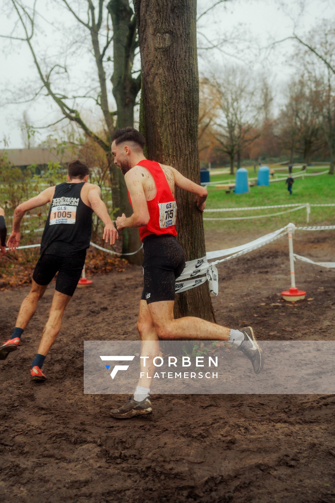 Max Nores (TSV Bayer 04 Leverkusen) im Lauf L10 - Männer, U23 Langstrecke bei den Deutschen Meisterschaften im Crosslauf auf dem Sportgelände Bürgerpark Nord am 30.11.2025 in Darmstadt
