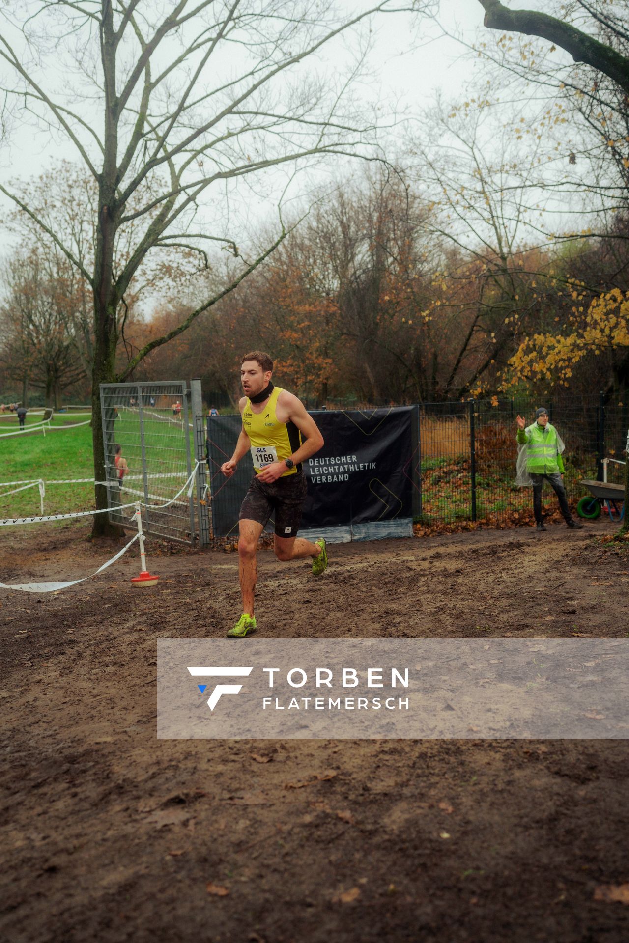 Jens Mergenthaler (LG farbtex Nordschwarzwald) im Lauf L10 - Männer, U23 Langstrecke bei den Deutschen Meisterschaften im Crosslauf auf dem Sportgelände Bürgerpark Nord am 30.11.2025 in Darmstadt