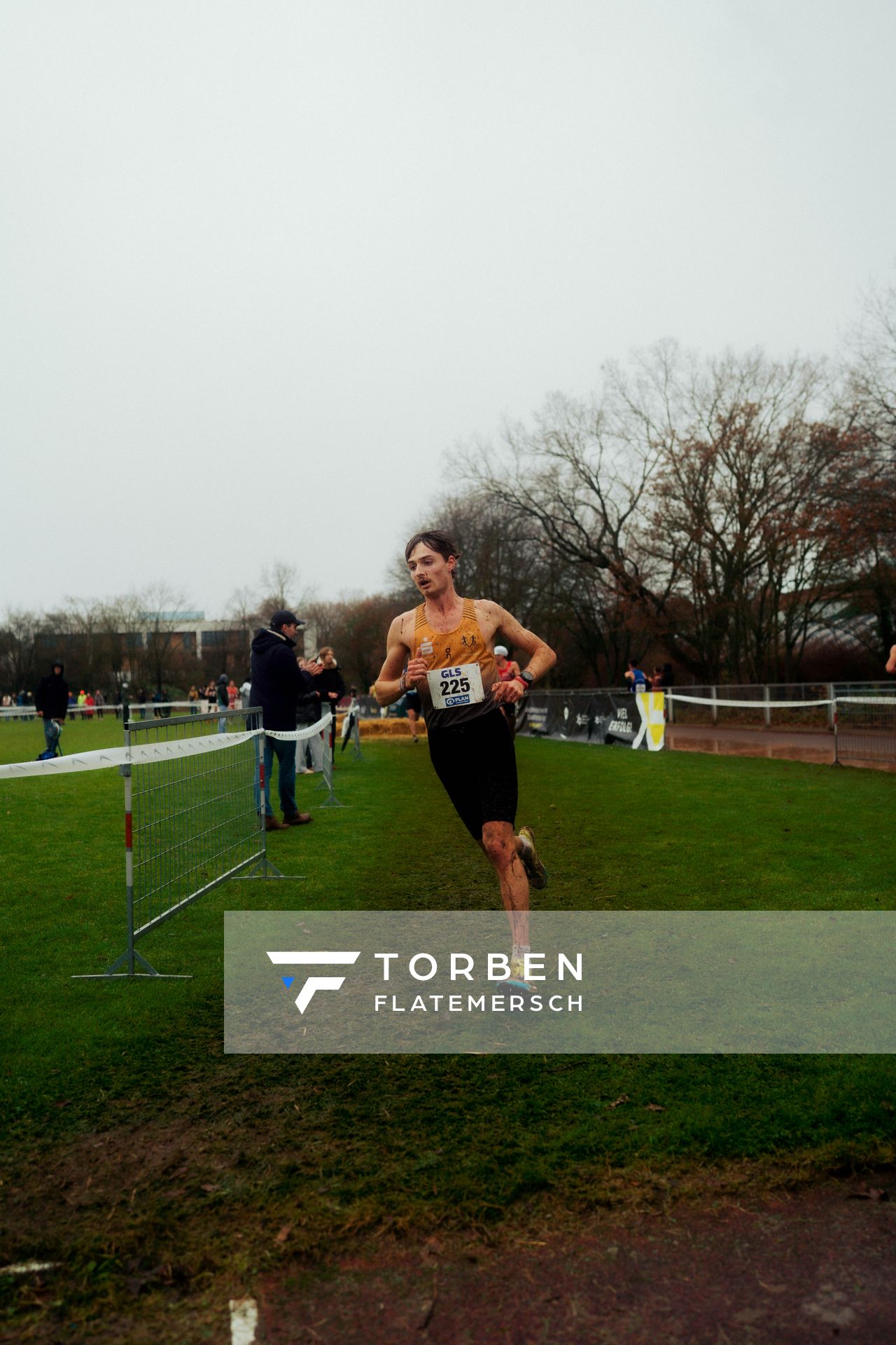 Maximilian Berger (LSC Höchstadt/Aisch) im Lauf L10 - Männer, U23 Langstrecke bei den Deutschen Meisterschaften im Crosslauf auf dem Sportgelände Bürgerpark Nord am 30.11.2025 in Darmstadt