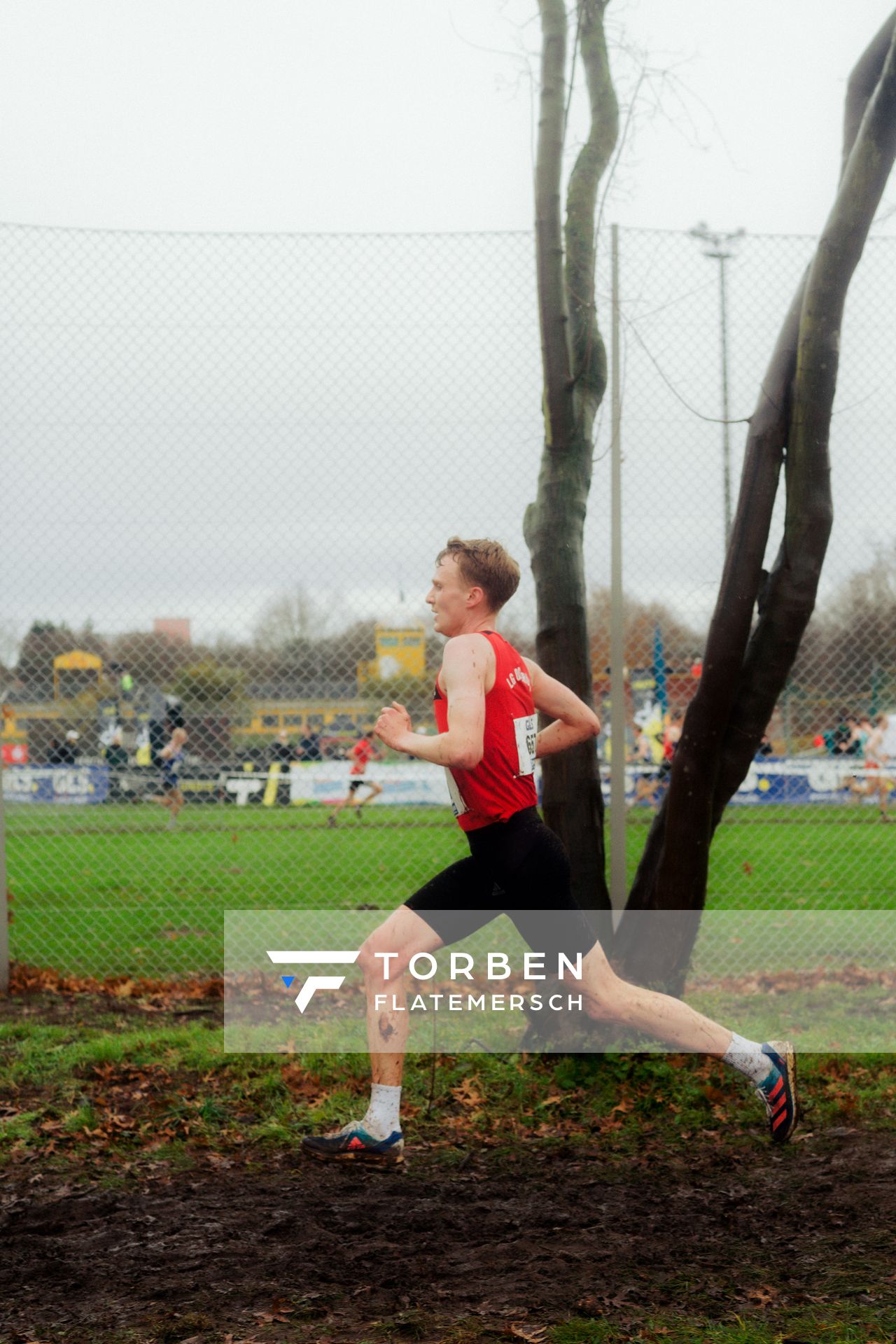 Linus Vennemann (LG Osnabrück) im Lauf L10 - Männer, U23 Langstrecke bei den Deutschen Meisterschaften im Crosslauf auf dem Sportgelände Bürgerpark Nord am 30.11.2025 in Darmstadt