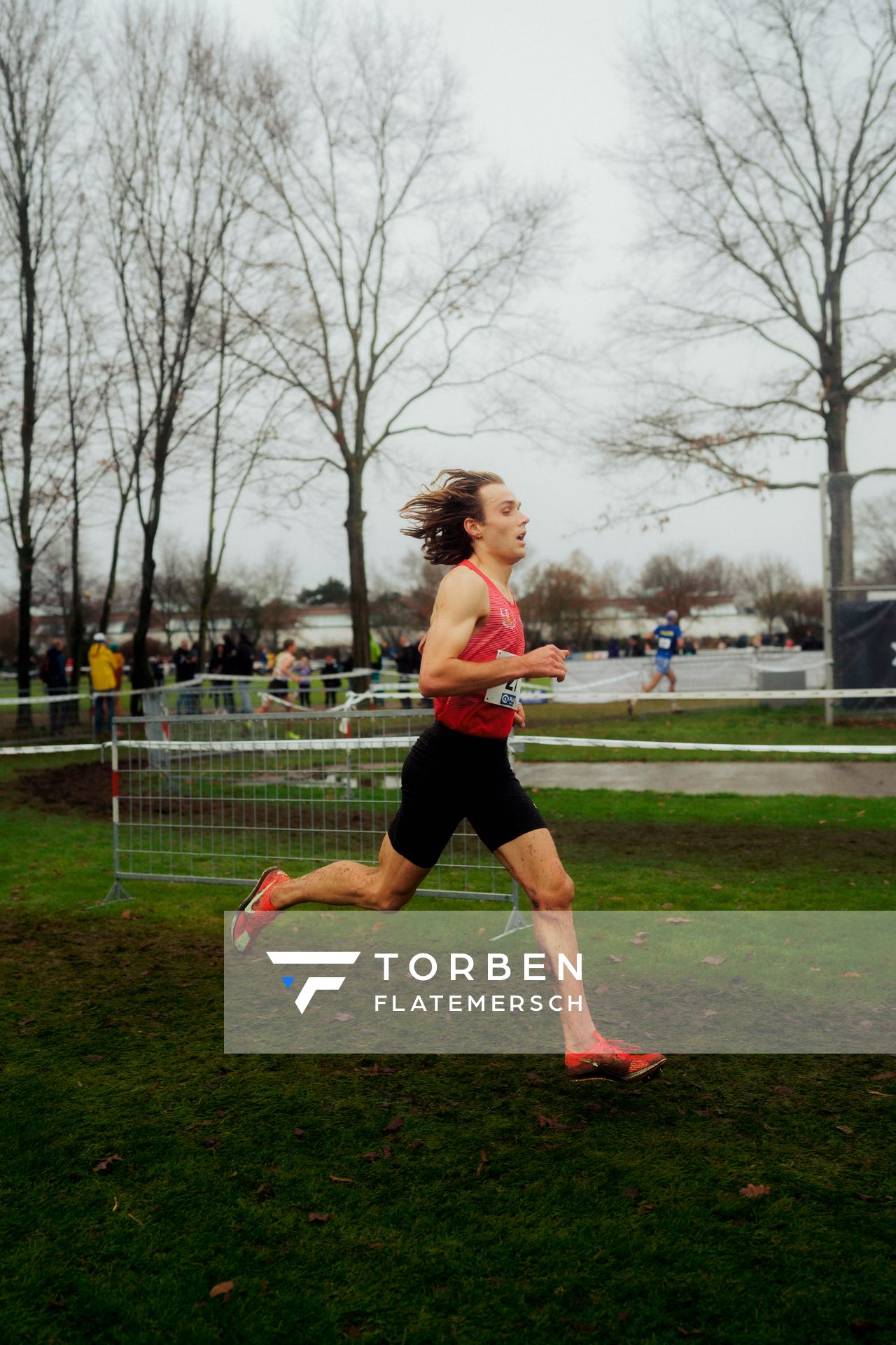 Markus Görger (LG Region Karlsruhe) im Lauf L10 - Männer, U23 Langstrecke bei den Deutschen Meisterschaften im Crosslauf auf dem Sportgelände Bürgerpark Nord am 30.11.2025 in Darmstadt
