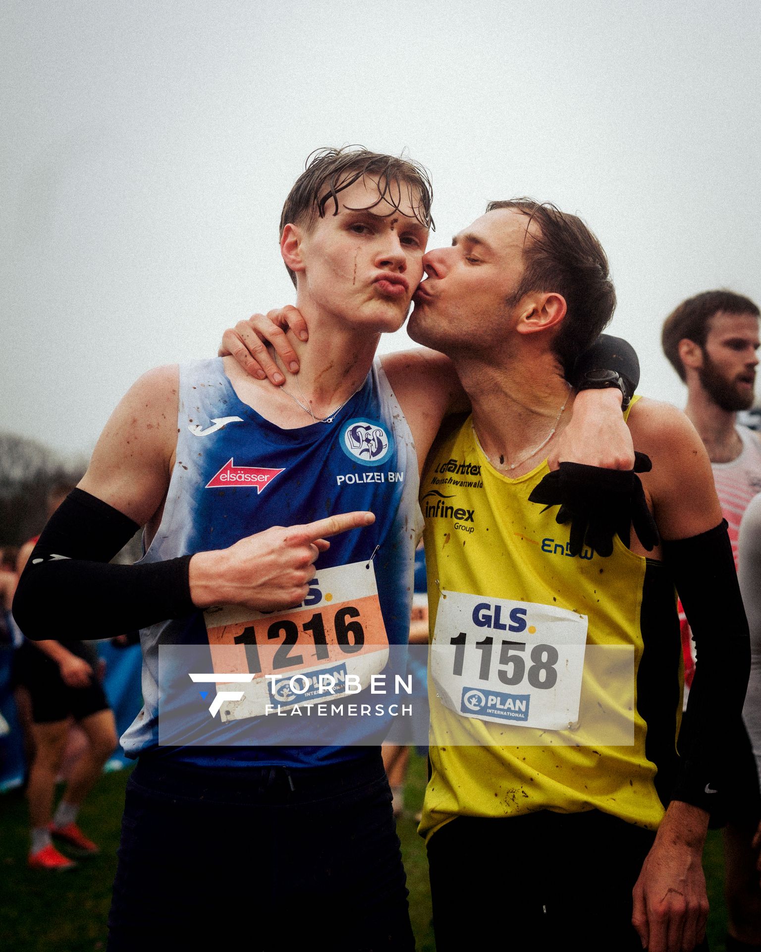 Kurt Lauer (VfL Sindelfingen), Henri Hansert (LG farbtex Nordschwarzwald) im Lauf L10 - Männer, U23 Langstrecke bei den Deutschen Meisterschaften im Crosslauf auf dem Sportgelände Bürgerpark Nord am 30.11.2025 in Darmstadt