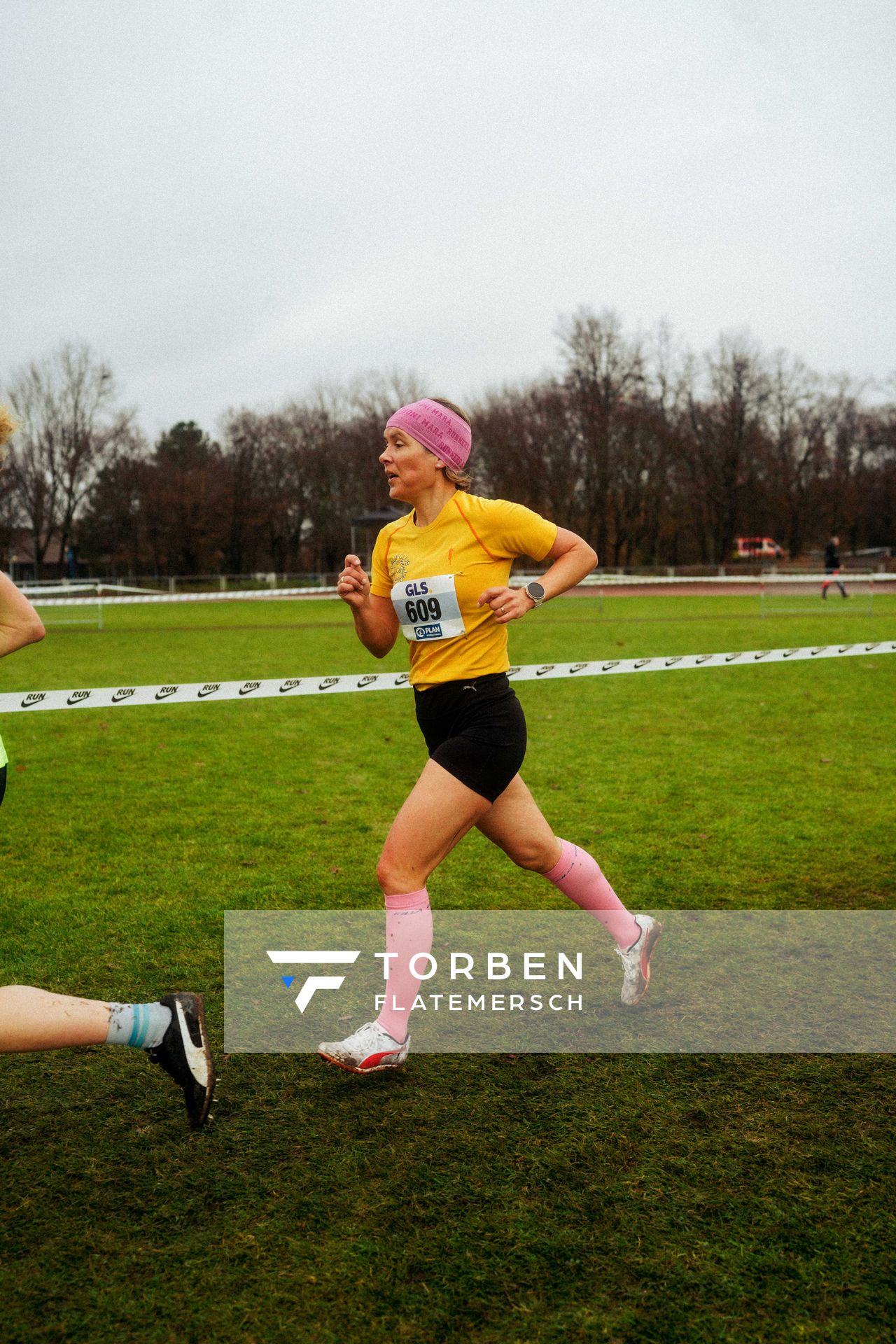 Carmen Eickhoff (Laufclub Burgwedel) bei den Deutschen Meisterschaften im Crosslauf auf dem Sportgelände Bürgerpark Nord am 30.11.2025 in Darmstadt