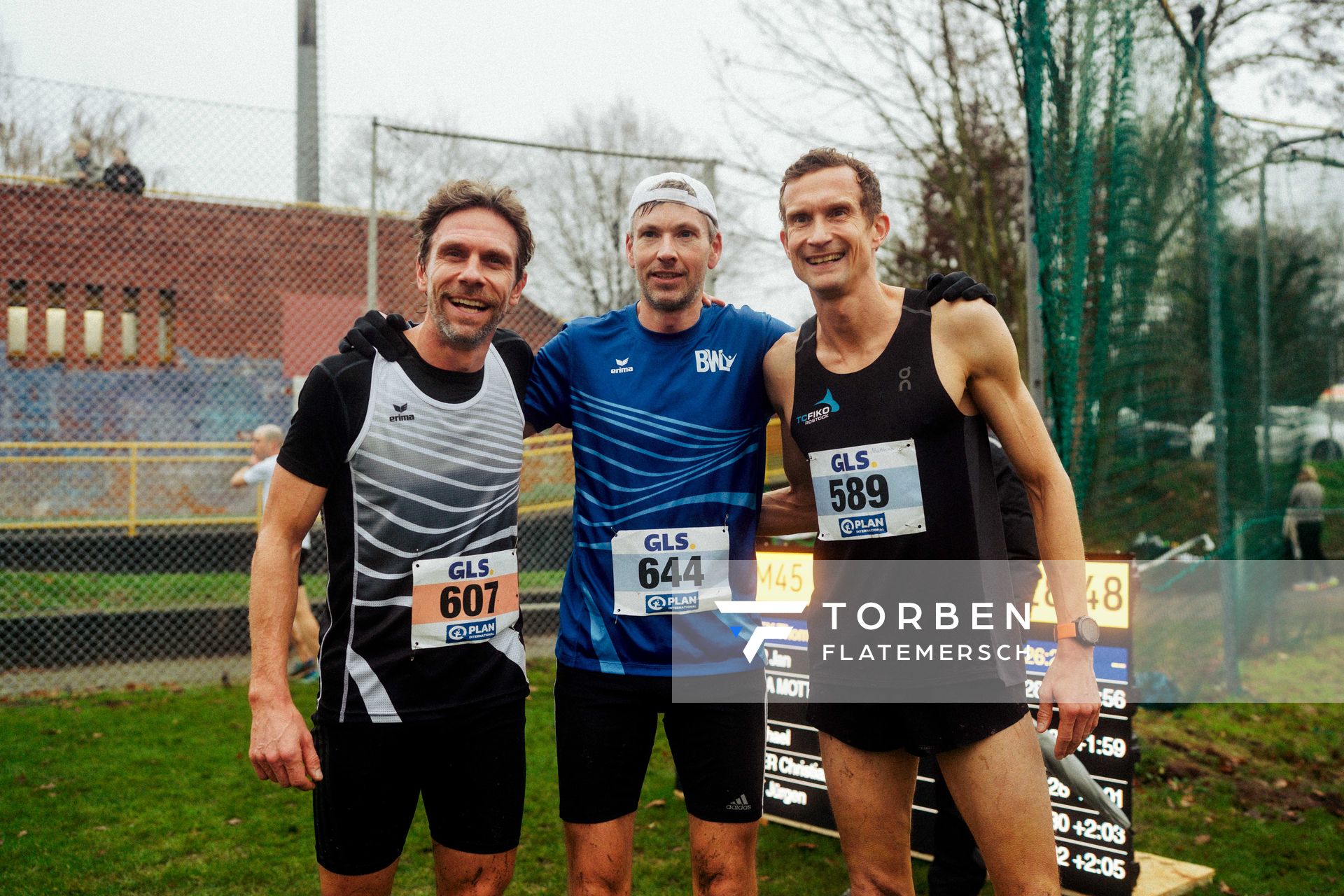 Christian Wiese (TSV Burgdorf), Andreas Bröring (TuS Blau-Weiß Lohne), Matthias Weippert (TC Fiko Rostock) bei den Deutschen Meisterschaften im Crosslauf auf dem Sportgelände Bürgerpark Nord am 30.11.2025 in Darmstadt