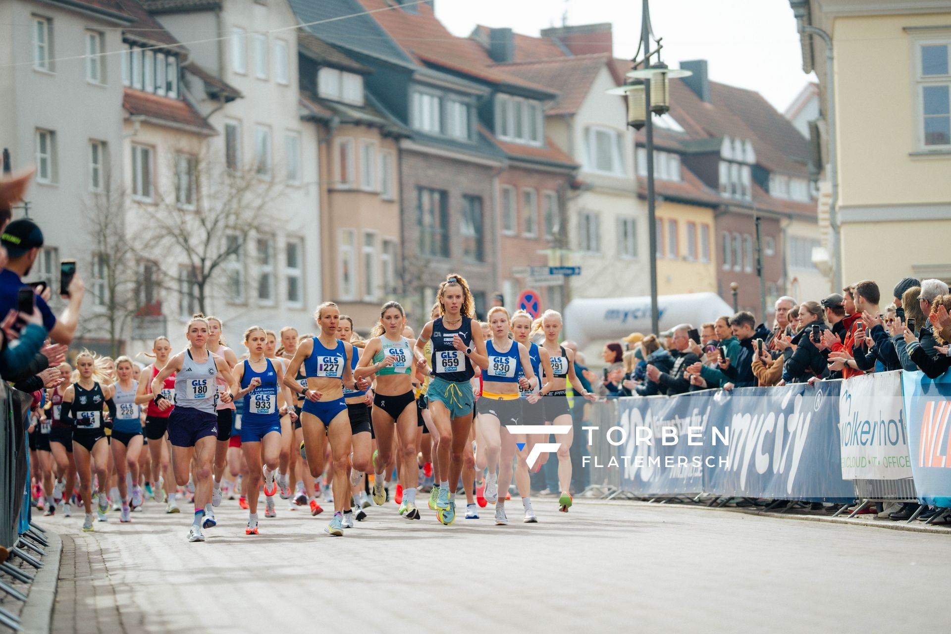 Anna Lisa Langerwisch (SCC Berlin), Lisa Merkel (LAV Stadtwerke Tübingen) Domenika Mayer (LG TELIS FINANZ Regensburg), Gesa Felicitas Krause (Silvesterlauf Trier), Esther Pfeiffer (Düsseldorf Athletics), Eva Dieterich (LAV Stadtwerke Tübingen) am 08.03.2026 bei den Deutschen Meisterschaften 10 km Straße in Uelzen