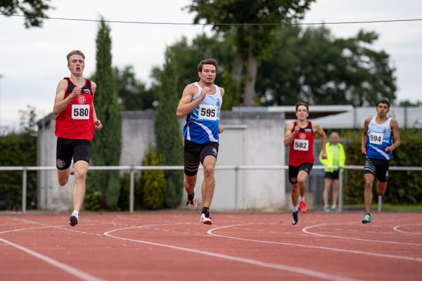 Andre Rohling (LG Osnabrueck), Dominik Koepke (OTB Osnabrueck) ueber 400m am 22.07.2020 waehrend dem Meller Laeufermeeting