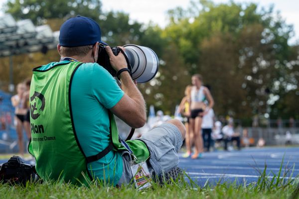 Ein Fotograf bei der Arbeit: Axel Kohring (Beautiful Sports) am 04.09.2020 waehrend den deutschen Leichtathletik-Jugendmeisterschaften im Frankenstadion in Heilbronn (Tag1)
