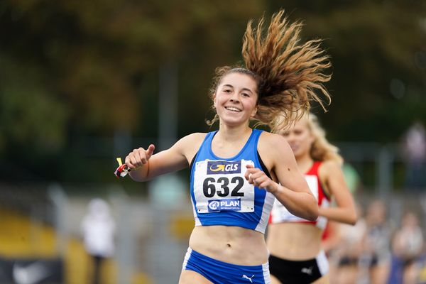 Julia Rath (LAC Quelle Fuerth) gewinnt die 1500m am 05.09.2020 waehrend den deutschen Leichtathletik-Jugendmeisterschaften im Frankenstadion in Heilbronn (Tag2)