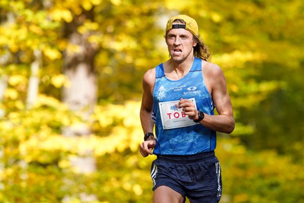Tobias Singer (LAC Olympia 88 Berlin) am 25.10.2020 beim BLN 42195 Halbmarathon & Marathon in Bernoewe (Stadt Oranienburg)
