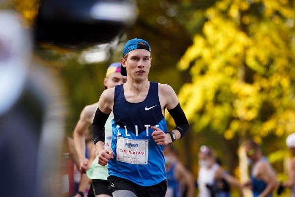 Tim-Niklas Schwippel (LG Braunschweig) am 25.10.2020 beim BLN 42195 Halbmarathon & Marathon in Bernoewe (Stadt Oranienburg)