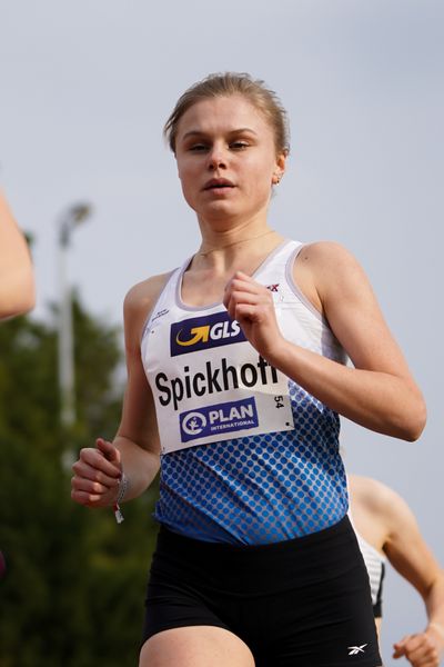 Anne Spickhoff (LG TELIS FINANZ Regensburg) am 01.05.2021 waehrend der Deutschen Meisterschaften Langstrecke im Otto-Schott-Sportzentrum in Mainz