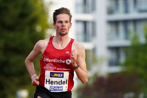 Sebastian Hendel (LG Braunschweig) am 01.05.2021 waehrend der Deutschen Meisterschaften Langstrecke im Otto-Schott-Sportzentrum in Mainz