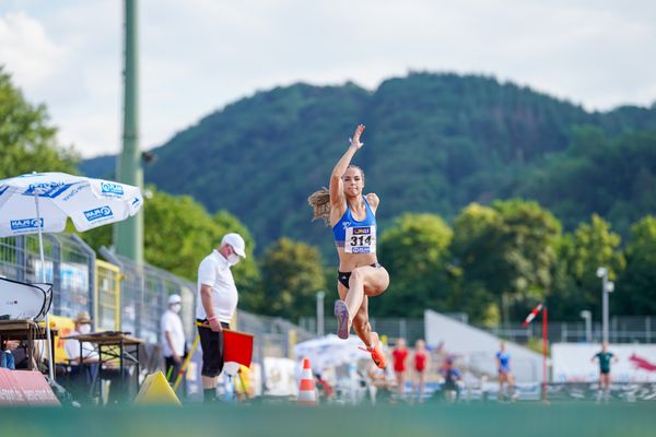 Sophie Ullrich (Wiesbadener LV) im Dreisprung am 26.06.2021 waehrend den deutschen U23 Leichtathletik-Meisterschaften 2021 im Stadion Oberwerth in Koblenz