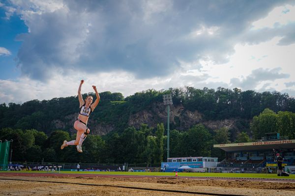 Sarah-Michelle Kudla (SCC Berlin) im Dreisprung am 26.06.2021 waehrend den deutschen U23 Leichtathletik-Meisterschaften 2021 im Stadion Oberwerth in Koblenz