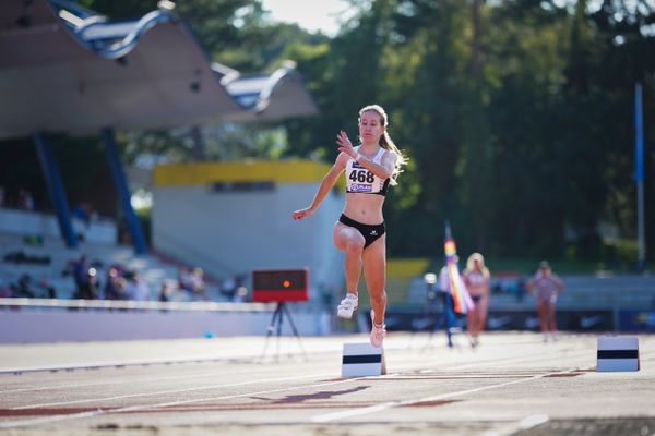 Emily Pischke (Hannover 96) im Dreisprung am 30.07.2021 waehrend den deutschen Leichtathletik-Jugendmeisterschaften 2021 in Rostock
