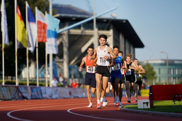 Theodor Schucht (SCC Berlin), Felix Ebel (Emder Laufgemeinschaft) ueber 5000m am 30.07.2021 waehrend den deutschen Leichtathletik-Jugendmeisterschaften 2021 in Rostock