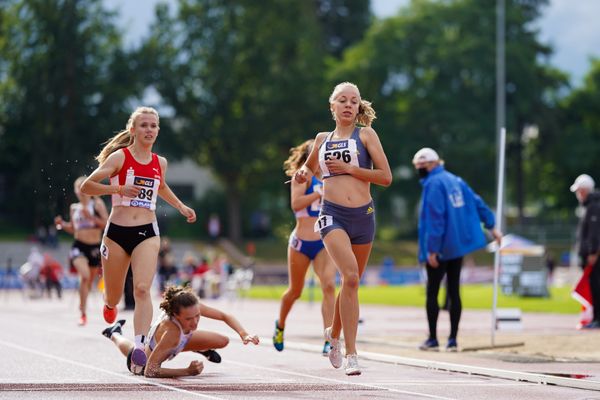 Carolin Hinrichs (VfL Loeningen) gewinnt die 1500m in der U18 am 31.07.2021 waehrend den deutschen Leichtathletik-Jugendmeisterschaften 2021 in Rostock (Tag 2)