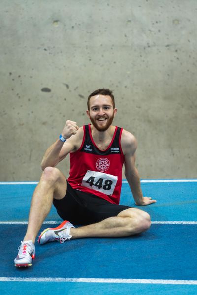 Robin Zernick (LG Osnabrueck) gewinnt die 800m bei den niedersaechsischen Hallenmeisterschaften am 06.02.2022 in der Leichtathletikhalle im Sportleistungszentrum Hannover