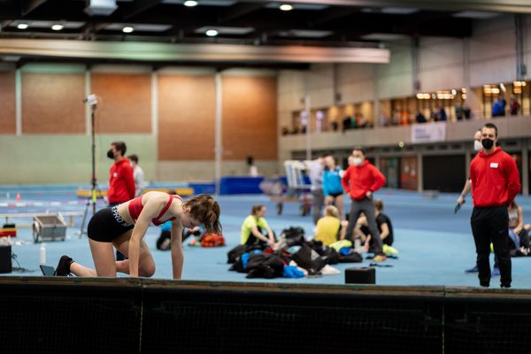 Lina Stolle (LG Braunschweig) bei den niedersaechsischen Hallenmeisterschaften am 06.02.2022 in der Leichtathletikhalle im Sportleistungszentrum Hannover