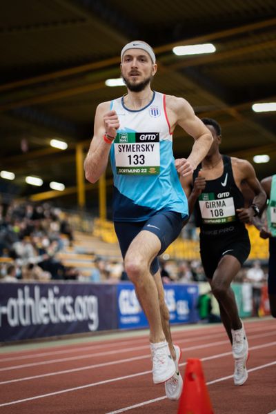 Pacemaker Lukas Symersky (Tschechien) ueber 1500m am 12.02.2022 beim PSD Bank Indoor Meeting in der Helmut-Körnig-Halle in Dortmund