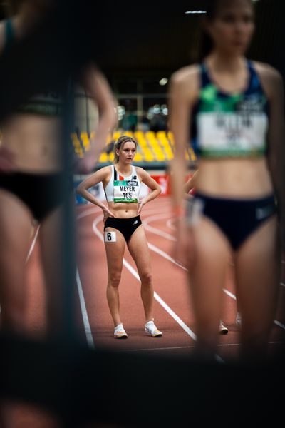 Lea Marie Meyer (Rot-Weiss Cuxhaven) am 1500m Start am 12.02.2022 beim PSD Bank Indoor Meeting in der Helmut-Körnig-Halle in Dortmund
