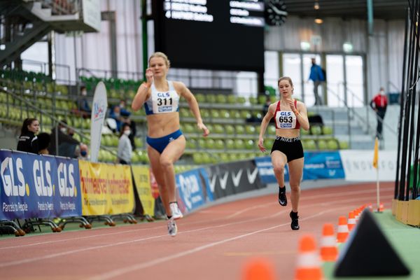 Lina Stolle (LG Braunschweig) im 200m Vorlauf am 20.02.2022 waehrend der Deutschen Jugend-Hallenmeisterschaften U20 im Glaspalast in Sindelfingen
