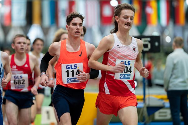 Felix Ebel (Emder Laufgemeinschaft) ueber 3000m am 20.02.2022 waehrend der Deutschen Jugend-Hallenmeisterschaften U20 im Glaspalast in Sindelfingen