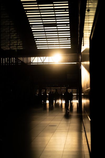 Impressionen: Die Sonne scheint in die Halle am 26.02.2022 waehrend der Deutschen Leichtathletik-Hallenmeisterschaften (Tag 1) in der Quarterback Immobilien Arena in Leipzig