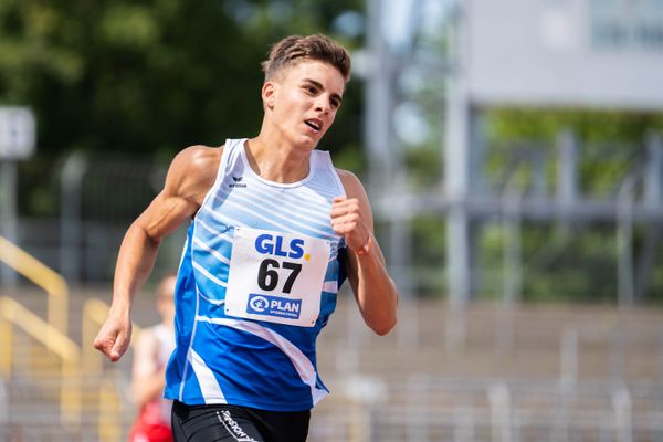 Alexander Senski (SR Yburg Steinbach) ueber 400m am 15.07.2022 waehrend den deutschen Leichtathletik-Jugendmeisterschaften 2022 in Ulm