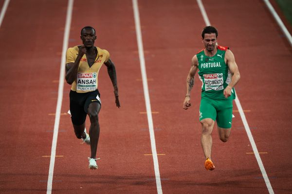 Owen Ansah (GER) und Carlos Nascimento (POR) im 100m Halbfinale am 16.08.2022 bei den Leichtathletik-Europameisterschaften in Muenchen