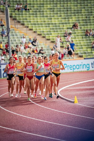 Ruken Tek (TUR), Elena Burkard (GER), Maruša MIŠMAŠ ZRIMŠEK (SLO), Lea Meyer (GER)  am 18.08.2022 bei den Leichtathletik-Europameisterschaften in Muenchen