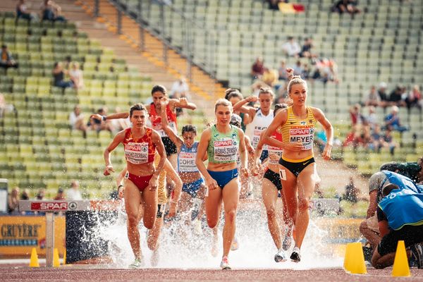 Lea Meyer (GER), Marusa Mismas Zrimsek (SLO), Irene Sanchez-Escribano (ESP) im 3000m Hindernis Vorlauf am 18.08.2022 bei den Leichtathletik-Europameisterschaften in Muenchen