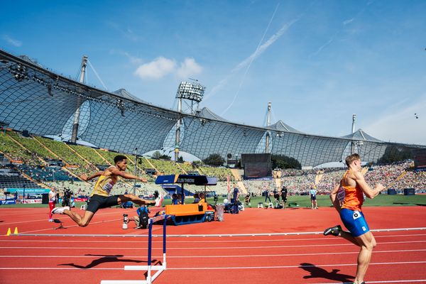 Joshua Abuaku (GER) ueber die 400m Huerden am 18.08.2022 bei den Leichtathletik-Europameisterschaften in Muenchen