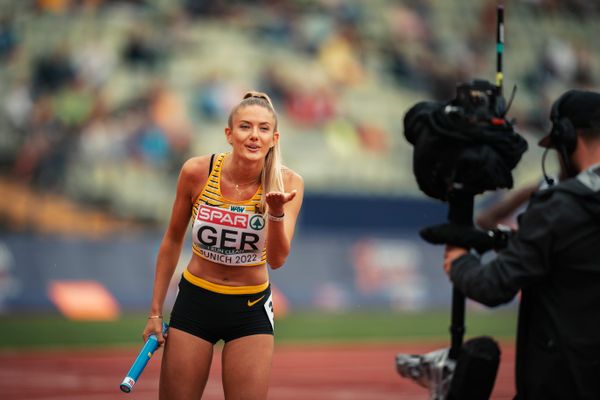 Alica Schmidt (GER) als Startlaeuferin der 4x400m Staffel von Deutschland am 19.08.2022 bei den Leichtathletik-Europameisterschaften in Muenchen