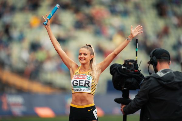 Alica Schmidt (GER) als Startlaeuferin der 4x400m Staffel von Deutschland am 19.08.2022 bei den Leichtathletik-Europameisterschaften in Muenchen