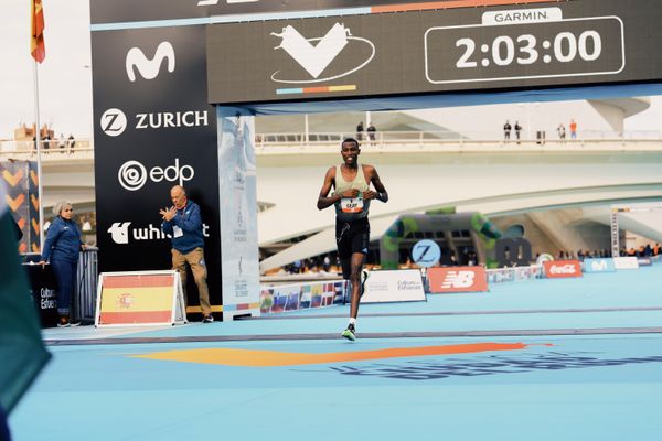 Gabriel Geay (TAN) am 04.12.2022 beim 42th Valencia Marathon Trinidad Alfonso 2022