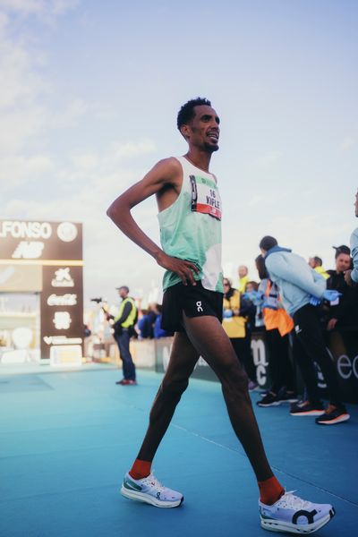 Goitom Kifle (ERI) am 04.12.2022 beim 42th Valencia Marathon Trinidad Alfonso 2022