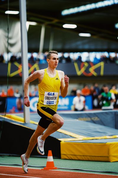 Luis Oberbeck (LG Goettingen) im 800m Halbfinale bei den Deutschen Leichtathletik-Hallenmeisterschaften am 18.02.2023 in der Helmut-Koernig-Halle in Dortmund