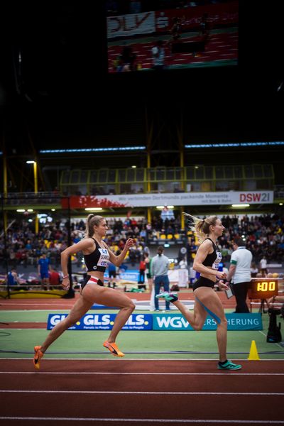 Alica Schmidt (SCC Berlin), Elisa Lechleitner (LAZ Ludwigsburg) bei den Deutschen Leichtathletik-Hallenmeisterschaften am 18.02.2023 in der Helmut-Koernig-Halle in Dortmund