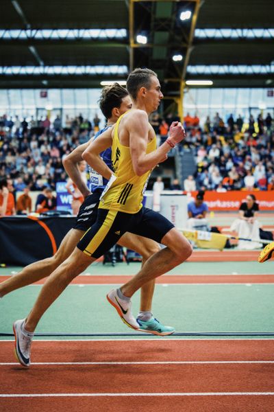 Luis Oberbeck (LG Goettingen) im 800m Finale bei den Deutschen Leichtathletik-Hallenmeisterschaften am 19.02.2023 in der Helmut-Koernig-Halle in Dortmund