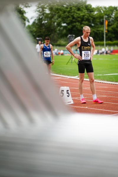Emil Meggle (LG Stadtwerke Muenchen) im 800m Vorlauf am 01.07.2023 waehrend den deutschen U23 Leichtathletik-Meisterschaften im Jahnstadion in Göttingen