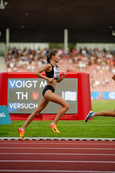 Esther Jacobitz (TK zu Hannover) ueber 5000m während der 113. Deutschen Leichtathletik-Meisterschaften am 08.07.2023 im Auestadion in Kassel