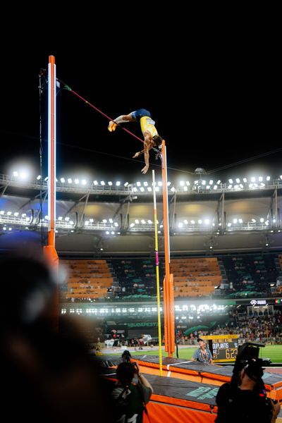 Armand Duplantis (SWE/Sweden) during the Pole Vault on Day 8 of the World Athletics Championships Budapest 23 at the National Athletics Centre in Budapest, Hungary on August 26, 2023.