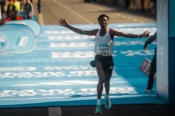 Tadese Takele (ETH/Ethiopia) auf den letzten Metern am 24.09.2023 beim Berlin Marathon in Berlin