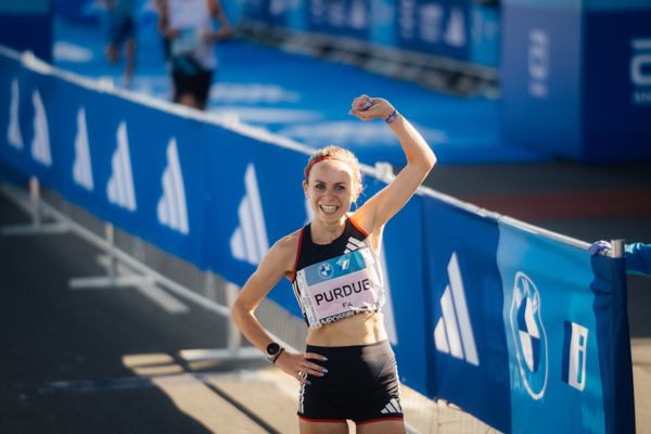 Charlotte Purdue (GBR/Great Britain) am 24.09.2023 beim Berlin Marathon in Berlin
