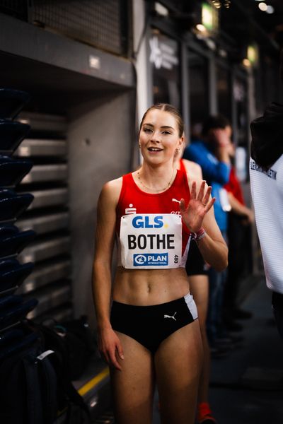 Carolin Bothe (LG Olympia Dortmund) nach dem 800m Vorlauf am 17.02.2024 während den 71. Deutschen Leichtathletik-Hallenmeisterschaften in der QUARTERBACK Immobilien ARENA in Leipzig