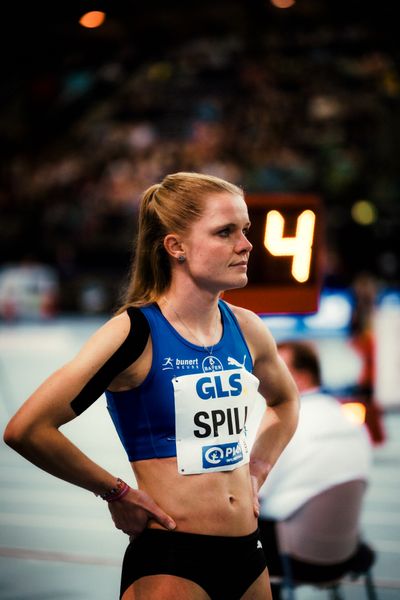Tanja Spill (LAV Bayer Uerdingen/Dormagen) vor dem 800m Vorlauf am 17.02.2024 während den 71. Deutschen Leichtathletik-Hallenmeisterschaften in der QUARTERBACK Immobilien ARENA in Leipzig