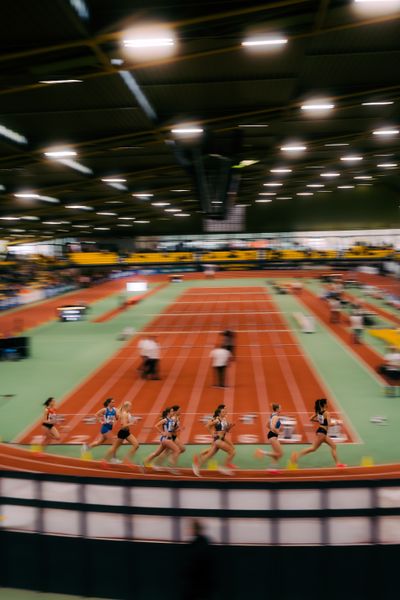1500m der weiblichen U20 waehrend der 55. Deutsche Jugend-Hallenmeisterschaften U20 am 24.02.2024 in der Helmut-Körnig-Halle in Dortmund